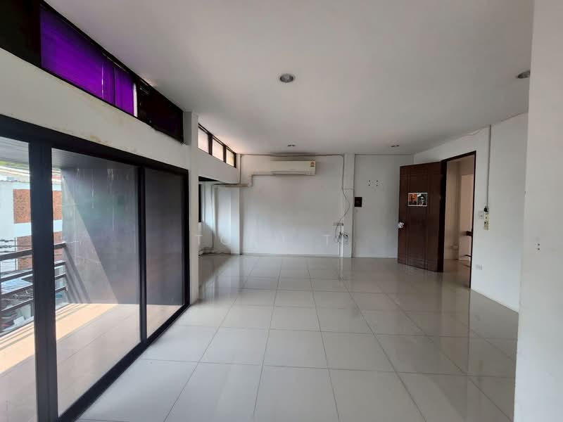 อาคารให้เช่า พร้อมพงษ์ สุขุมวิท : Building for rent, Phrom Phong, Sukhumvit., กรุงเทพ, คลองตัน, คลองเตย, กรุงเทพ, 250 ตร.ม., ตึกแถว-อาคารพาณิชย์ ให้เช่า, โดย TOAH T., 500160287 - DDproperty.com