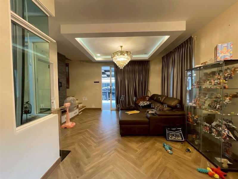 โกลเด้น ทาวน์ ลาดพร้าว-เกษตรนวมินทร์ (Golden Town Ladprao-Kaset Nawamin), กรุงเทพ, คลองกุ่ม, บึงกุ่ม, กรุงเทพ, 150 ตร.ม., ทาวน์เฮ้าส์ ขาย, โดย คุณ สุภัตรา พลอยแดง (แพร), 500160301 - DDproperty.com