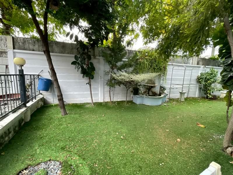 โกลเด้น ทาวน์ ลาดพร้าว-เกษตรนวมินทร์ (Golden Town Ladprao-Kaset Nawamin), Bangkok, Khlong Kum, Bueng Kum, Bangkok, 4 Bedrooms, 150 sqm, Townhouse For Sale, by คุณ สุภัตรา พลอยแดง (แพร), 500160301 - DDproperty.com