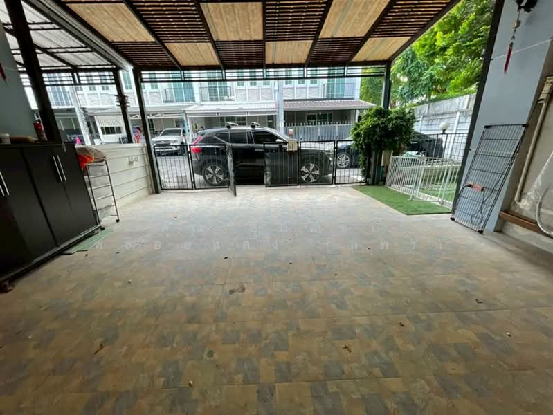 โกลเด้น ทาวน์ ลาดพร้าว-เกษตรนวมินทร์ (Golden Town Ladprao-Kaset Nawamin), Bangkok, Khlong Kum, Bueng Kum, Bangkok, 4 Bedrooms, 150 sqm, Townhouse For Sale, by คุณ สุภัตรา พลอยแดง (แพร), 500160301 - DDproperty.com