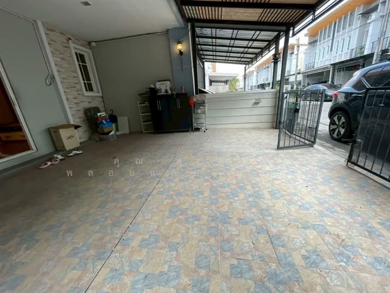 โกลเด้น ทาวน์ ลาดพร้าว-เกษตรนวมินทร์ (Golden Town Ladprao-Kaset Nawamin), กรุงเทพ, คลองกุ่ม, บึงกุ่ม, กรุงเทพ, 150 ตร.ม., ทาวน์เฮ้าส์ ขาย, โดย คุณ สุภัตรา พลอยแดง (แพร), 500160301 - DDproperty.com