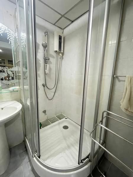 First Tower, Bangkok, 154 Sukhumvit Road, Khlongtoei Nua, Watthana, Bangkok, 1 Bedroom, 70 sqm, Condo For Sale, by Orapa Sumetheesirisakul, 500160394 - DDproperty.com