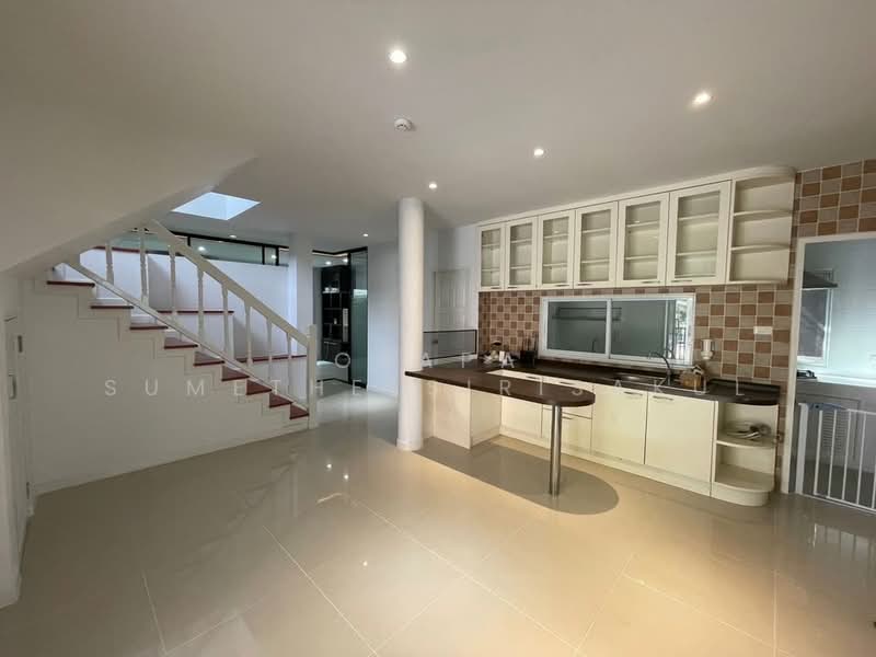 3-BR House, Bangkok, Lat Phrao, Lat Phrao, Bangkok, 3 Bedrooms, 180 sqm, Single Detached House For Sale, by Orapa Sumetheesirisakul, 500160451 - DDproperty.com