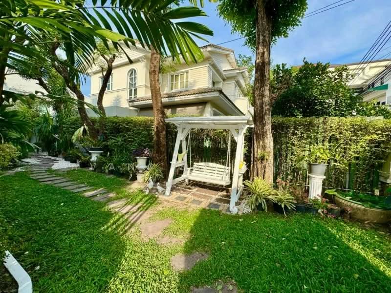 Nantawan Sukhumvit 77, Bangkok, Sukhumvit 77 (On Nut 44), Bang Chak, Phra Khanong, Bangkok, 4 Bedrooms, 250 sqm, Single Detached House For Rent, by Pavana Sirikogar, 500160571 - DDproperty.com