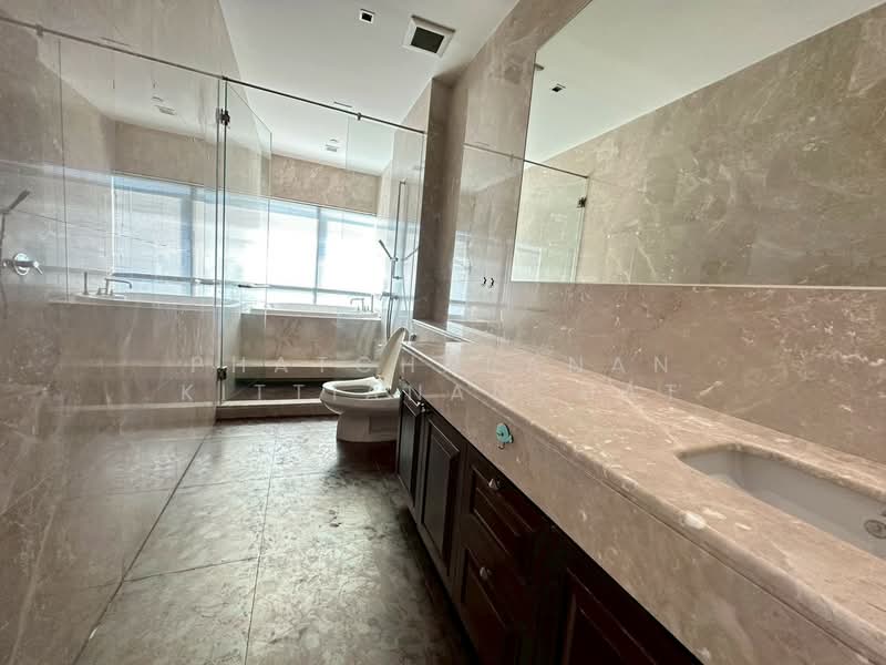 Le Raffine Sukhumvit 39, Bangkok, Soi Sukhumvit 39, Khlong Tan Nua, Watthana, Bangkok, 3 Bedrooms, 405 sqm, Condo For Rent, by Phatcharanan Kittiananchat, 500160771 - DDproperty.com