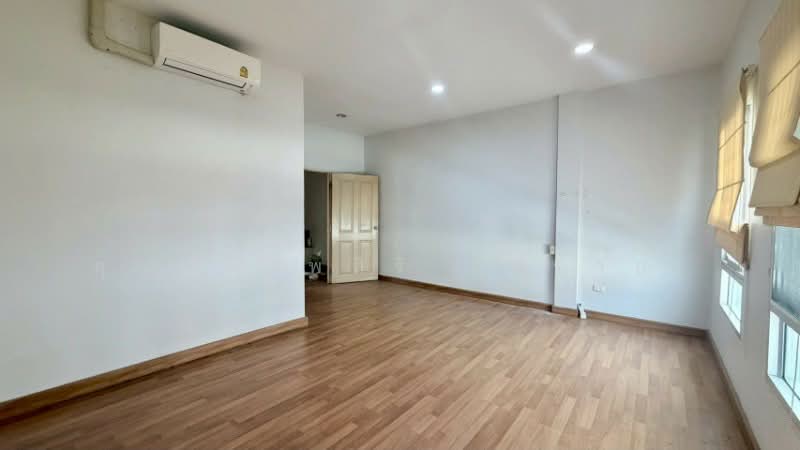 Baan Klang Muang Luzern Sukhumvit : บ้านกลางเมือง ลูเซิร์น สุขุมวิท (อ่อนนุช 46), กรุงเทพ, ถนนสุขุมวิท 77, สวนหลวง, สวนหลวง, กรุงเทพ, 172 ตร.ม., ทาวน์เฮ้าส์ ขาย, โดย คุณ พิมพ์สิริ (ทราย), 500160821 - DDproperty.com