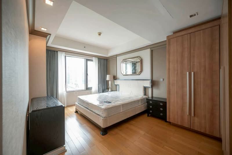 Prive by Sansiri, Bangkok, 68 Soi Ruamrudee, Wireless Road, Lumphini, Pathum Wan, Bangkok, 3 Bedrooms, 178 sqm, Condo For Rent, by Hathairat Rookphan , 500160835 - DDproperty.com