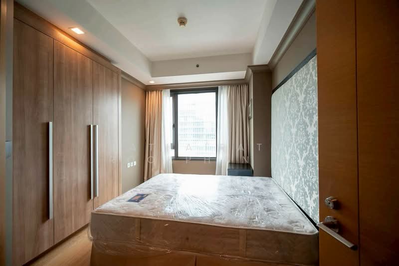 Prive by Sansiri, Bangkok, 68 Soi Ruamrudee, Wireless Road, Lumphini, Pathum Wan, Bangkok, 3 Bedrooms, 178 sqm, Condo For Rent, by Hathairat Rookphan , 500160835 - DDproperty.com