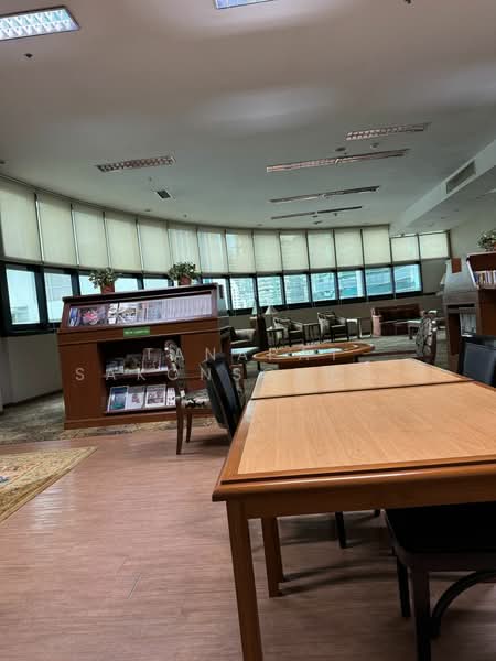 President Place, Bangkok, 975 Phloen Chit Rd, Lumphini, Pathum Wan, Bangkok, 1 Bedroom, 42 sqm, Condo For Rent, by Tanapat Sakonsontised, 500161020 - DDproperty.com