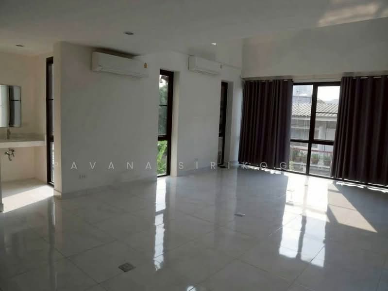 5-BR Townhouse, Bangkok, Chan Kasem, Chatuchak, Bangkok, 5 Bedrooms, 300 sqm, Townhouse For Rent, by Pavana Sirikogar, 500161280 - DDproperty.com