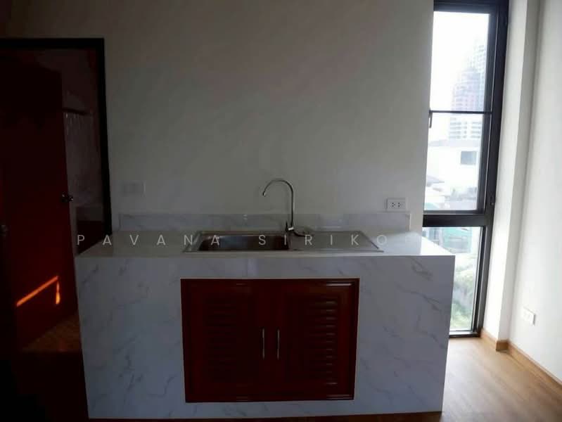 5-BR Townhouse, Bangkok, Chan Kasem, Chatuchak, Bangkok, 5 Bedrooms, 300 sqm, Townhouse For Rent, by Pavana Sirikogar, 500161280 - DDproperty.com