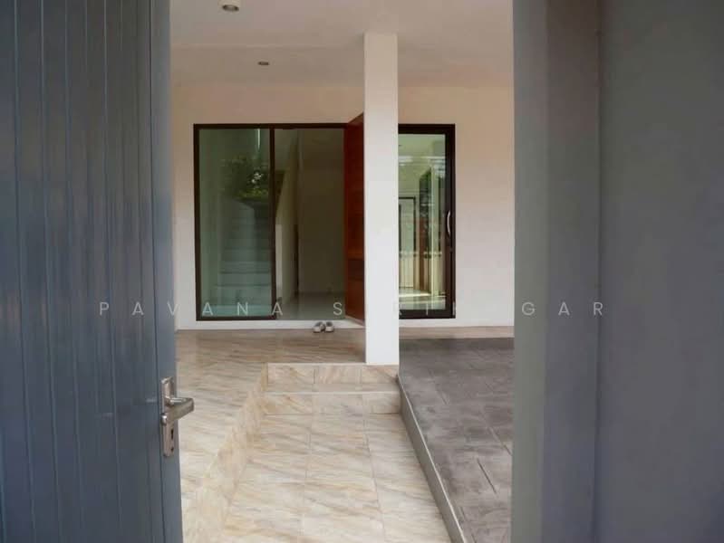 5-BR Townhouse, Bangkok, Chan Kasem, Chatuchak, Bangkok, 5 Bedrooms, 300 sqm, Townhouse For Rent, by Pavana Sirikogar, 500161280 - DDproperty.com