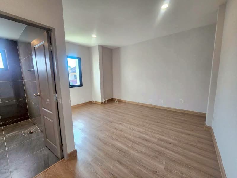 Chonlada Bangbuathong, Nonthaburi, Bang Kruai - Sai Noi Road, Bang Bua Thong, Bang Bua Thong, Nonthaburi, 4 Bedrooms, 337 sqm, Single Detached House For Sale, by Angsanaporn D, 500161307 - DDproperty.com