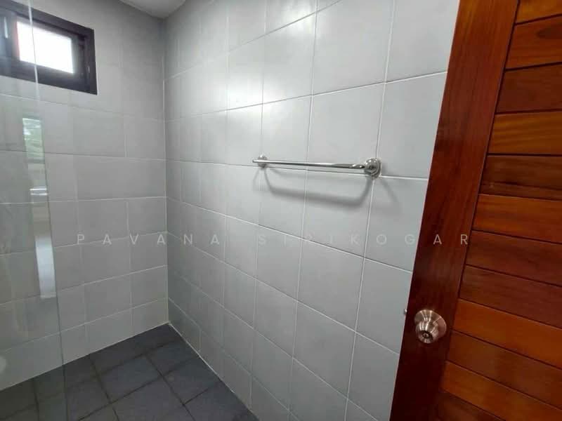 4-BR House, Bangkok, Lat Phrao, Lat Phrao, Bangkok, 4 Bedrooms, 250 sqm, Single Detached House For Rent, by Pavana Sirikogar, 500161373 - DDproperty.com