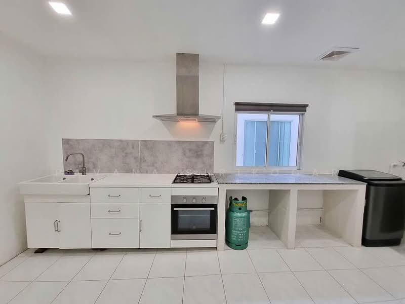 Urban Sathorn, Bangkok, Ratchaphruek Road, Bang Chak, Phasi Charoen, Bangkok, 4 Bedrooms, 300 sqm, Townhouse For Rent, by Pavana Sirikogar, 500161415 - DDproperty.com