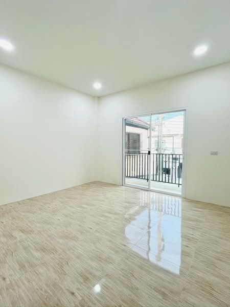 บ้านมินิมอล ราคาสบายกระเป๋า แจ้งวัฒนะ-ปากเกร็ด ทาวเฮ้าส์เพดานสูงโปร่ง, Nonthaburi, Pak Kret, Pak Kret, Nonthaburi, 2 Bedrooms, 16 sqm, Townhouse For Sale, by Correct Property, 500161472 - DDproperty.com