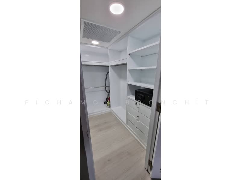 Omni Tower Sukhumvit Nana, Bangkok, 69 Sukhumvit 4 Alley, Khlong Toei, Khlong Toei, Bangkok, 1 Bedroom, 67 sqm, Condo For Sale, by Pichamon Boonchit, 500161578 - DDproperty.com