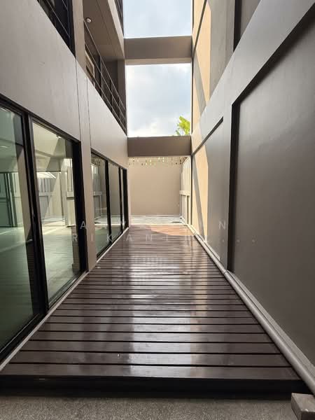 Noble Cube Pattanakarn, Bangkok, Phatthanakan Road, Suan Luang, Suan Luang, Bangkok, 9 Bedrooms, 395 sqm, Townhouse For Rent, by Anyaporn Srikanlayanabut, 500161595 - DDproperty.com