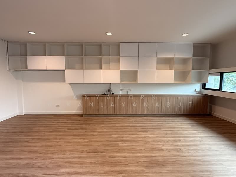 Noble Cube Pattanakarn, Bangkok, Phatthanakan Road, Suan Luang, Suan Luang, Bangkok, 9 Bedrooms, 395 sqm, Townhouse For Rent, by Anyaporn Srikanlayanabut, 500161595 - DDproperty.com