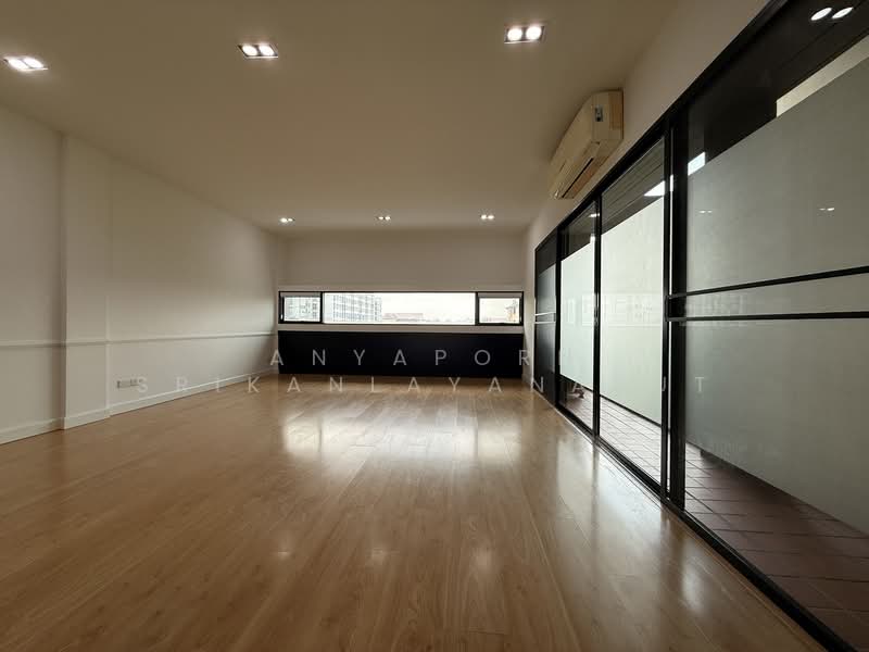 Noble Cube Pattanakarn : โนเบิล คิวบ์ พัฒนาการ, กรุงเทพ, ถนนพัฒนาการ, สวนหลวง, สวนหลวง, กรุงเทพ, 395 ตร.ม., ทาวน์เฮ้าส์ ให้เช่า, โดย Anyaporn Srikanlayanabut, 500161595 - DDproperty.com