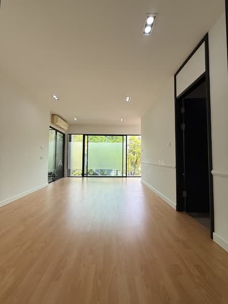 Noble Cube Pattanakarn, Bangkok, Phatthanakan Road, Suan Luang, Suan Luang, Bangkok, 9 Bedrooms, 395 sqm, Townhouse For Rent, by Anyaporn Srikanlayanabut, 500161595 - DDproperty.com