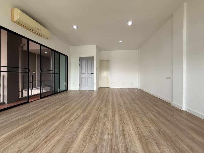 Noble Cube Pattanakarn, Bangkok, Phatthanakan Road, Suan Luang, Suan Luang, Bangkok, 9 Bedrooms, 395 sqm, Townhouse For Rent, by Anyaporn Srikanlayanabut, 500161595 - DDproperty.com