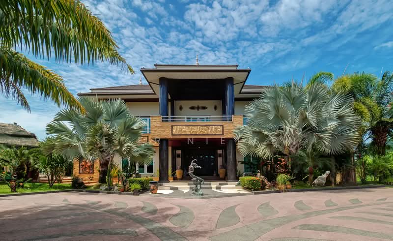 Large Bang Saray House With Over 2 Rai Of Land, Chon Buri (Pattaya), Bang Sa-re, Sattahip, Chon Buri (Pattaya), 8 Bedrooms, 1,103 sqm, Single Detached House For Sale, by Peter Nielsen, 500161600 - DDproperty.com
