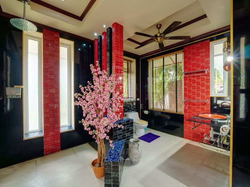 Large Bang Saray House With Over 2 Rai Of Land, Chon Buri (Pattaya), Bang Sa-re, Sattahip, Chon Buri (Pattaya), 8 Bedrooms, 1,103 sqm, Single Detached House For Sale, by Peter Nielsen, 500161600 - DDproperty.com