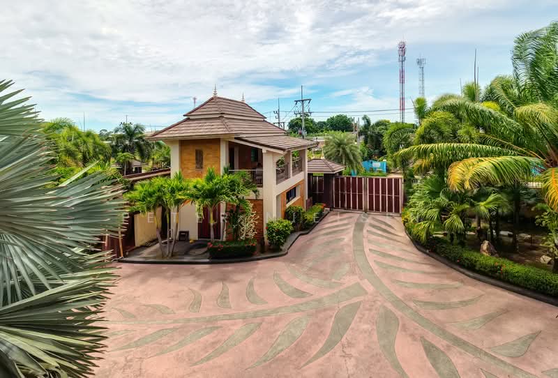 Large Bang Saray House With Over 2 Rai Of Land, Chon Buri (Pattaya), Bang Sa-re, Sattahip, Chon Buri (Pattaya), 8 Bedrooms, 1,103 sqm, Single Detached House For Sale, by Peter Nielsen, 500161600 - DDproperty.com