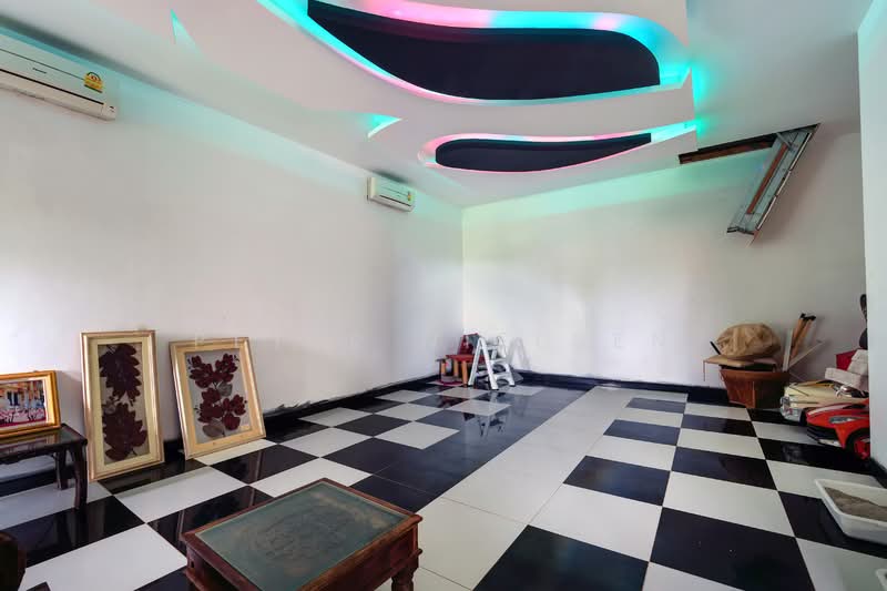 Large Bang Saray House With Over 2 Rai Of Land, Chon Buri (Pattaya), Bang Sa-re, Sattahip, Chon Buri (Pattaya), 8 Bedrooms, 1,103 sqm, Single Detached House For Sale, by Peter Nielsen, 500161600 - DDproperty.com