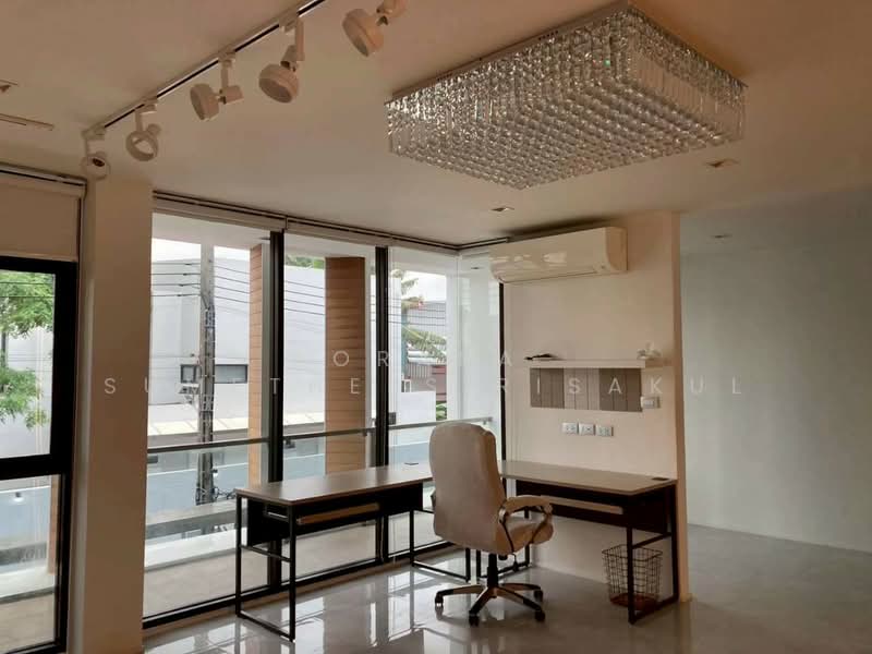 Glam, Bangkok, 161 Soi Satriwitthaya 2 Junction 23, Lat Phrao, Lat Phrao, Bangkok, 3 Bedrooms, 385 sqm, Townhouse For Sale, by Orapa Sumetheesirisakul, 500161665 - DDproperty.com
