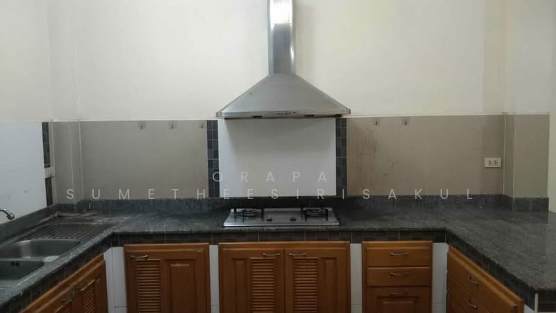 5-BR Townhouse, Bangkok, Bang Waek, Phasi Charoen, Bangkok, 5 Bedrooms, 300 sqm, Townhouse For Sale, by Orapa Sumetheesirisakul, 500161670 - DDproperty.com