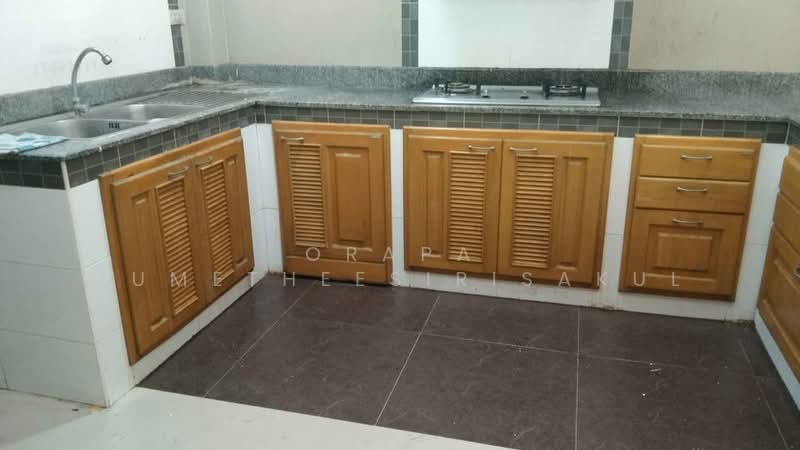 5-BR Townhouse, Bangkok, Bang Waek, Phasi Charoen, Bangkok, 5 Bedrooms, 300 sqm, Townhouse For Sale, by Orapa Sumetheesirisakul, 500161670 - DDproperty.com