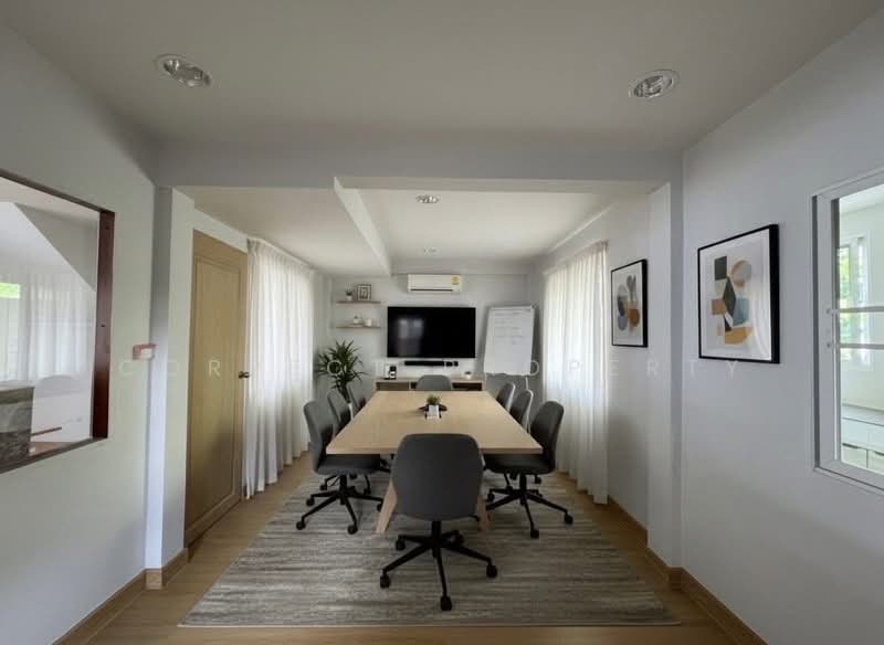บ้านเดี่ยว เหมาะแก่การอยู่อาศัยหรือจะทำ home office ก็ได้ ใกล้MRTสุทธิสาร (1.5 กิโล) ซอยโชคอำนวย, Bangkok, Huai Khwang, Huai Khwang, Bangkok, 5 Bedrooms, 500 sqm, Single Detached House For Rent, by Correct Property, 500161713 - DDproperty.com