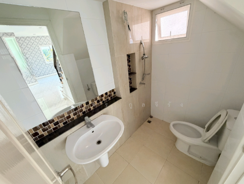 Golden Village Onnut-Pattanakan, Bangkok, Soi On Nut 65 Yak14, Prawet, Prawet, Bangkok, 4 Bedrooms, 166 sqm, Semi-Detached House (Twin House) For Sale, by วรินทร กูลจีรัง, 500161776 - DDproperty.com