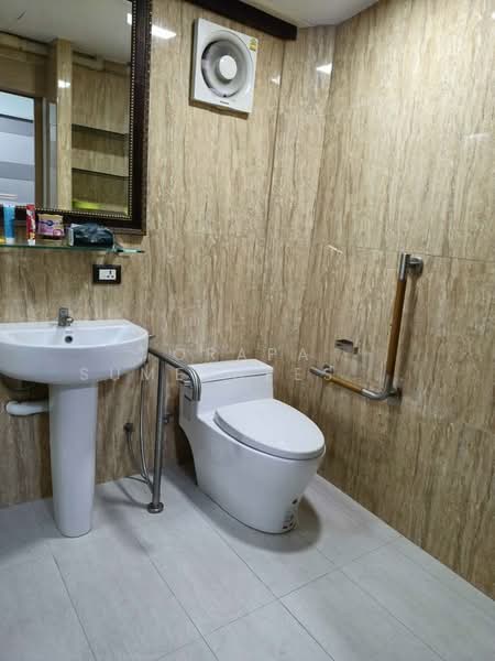 4-BR Townhouse, Bangkok, Lat Phrao, Lat Phrao, Bangkok, 4 Bedrooms, 325 sqm, Townhouse For Sale, by Orapa Sumetheesirisakul, 500161809 - DDproperty.com