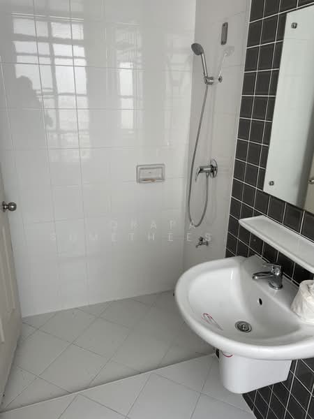 Baan Klang Muang Ladprao-Yothin Phatthana, Bangkok, Soi Baan Klang Muang Ladprao-Yothin Phatthana, Lat Phrao, Lat Phrao, Bangkok, 3 Bedrooms, 198 sqm, Townhouse For Sale, by Orapa Sumetheesirisakul, 500161816 - DDproperty.com