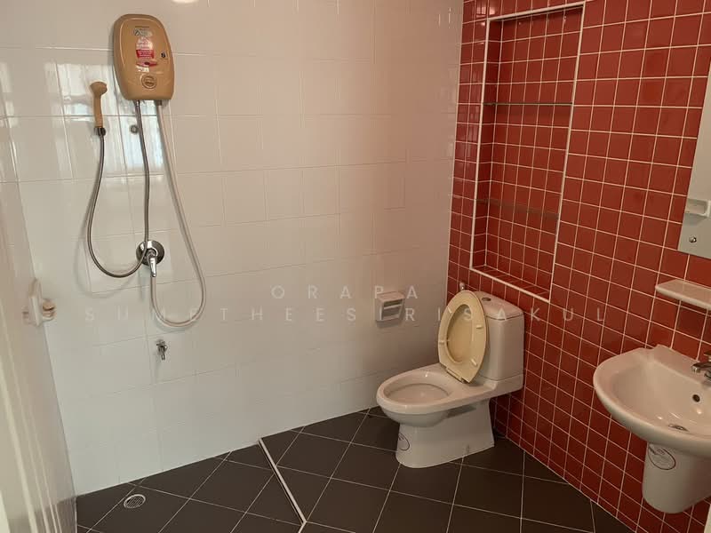 Baan Klang Muang Ladprao-Yothin Phatthana, Bangkok, Soi Baan Klang Muang Ladprao-Yothin Phatthana, Lat Phrao, Lat Phrao, Bangkok, 3 Bedrooms, 198 sqm, Townhouse For Sale, by Orapa Sumetheesirisakul, 500161816 - DDproperty.com