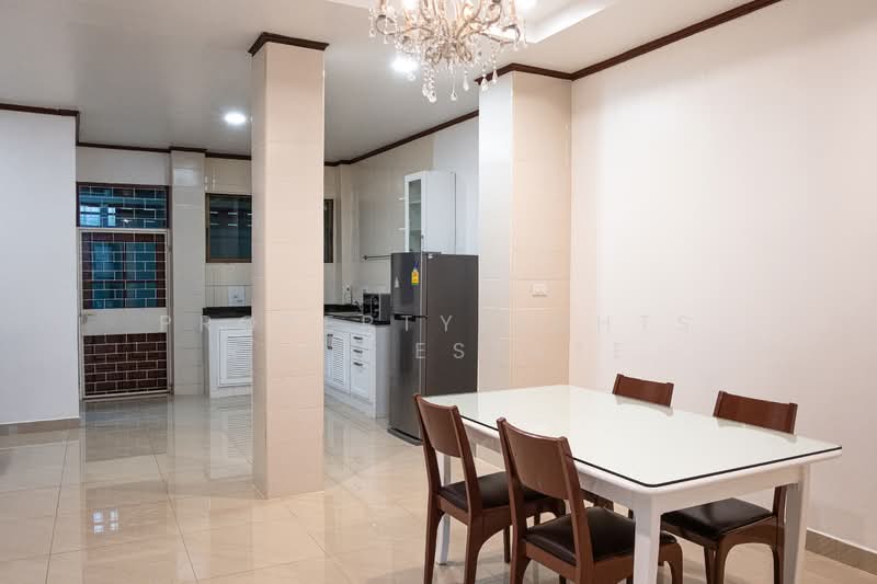 Townhouse Sukhumvit 44/2, Bangkok, Phra Kanong, Khlong Toei, Bangkok, 3 Bedrooms, 250 sqm, Townhouse For Rent, by PROPERTYSIGHTS REAL ESTATE, 500162095 - DDproperty.com