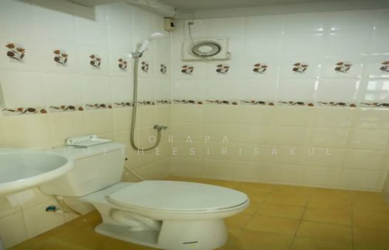 3-BR House, Bangkok, Lat Phrao, Lat Phrao, Bangkok, 3 Bedrooms, 200 sqm, Single Detached House For Sale, by Orapa Sumetheesirisakul, 500162150 - DDproperty.com