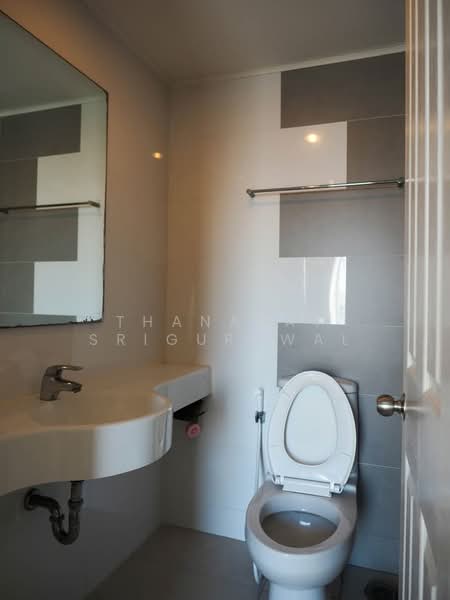 Lumpini Place Rama 4-Kluaynamthai, Bangkok, 4004 Rama 4 Road, Phra Kanong, Khlong Toei, Bangkok, 1 Bedroom, 30 sqm, Condo For Sale, by Thanapat Sriguruwal, 500162165 - DDproperty.com