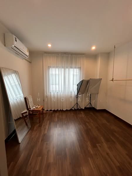 Cher Wongwaen-Sathorn, Bangkok, Soi 001 Kanchanaphisek 10, Kanchanaphisek Road, Bang Khae, Bang Khae, Bangkok, 3 Bedrooms, 250 sqm, Townhouse For Sale, by Intouch Abhinorasaeth, 500162296 - DDproperty.com