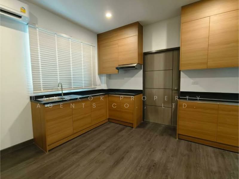 Single House Sukhumvit 65 Ekkamai, Bangkok, Phra Kanong Nua, Watthana, Bangkok, 4 Bedrooms, 330 sqm, Single Detached House For Sale, by BANGKOK PROPERTY AGENTS CO., LTD., 500162584 - DDproperty.com