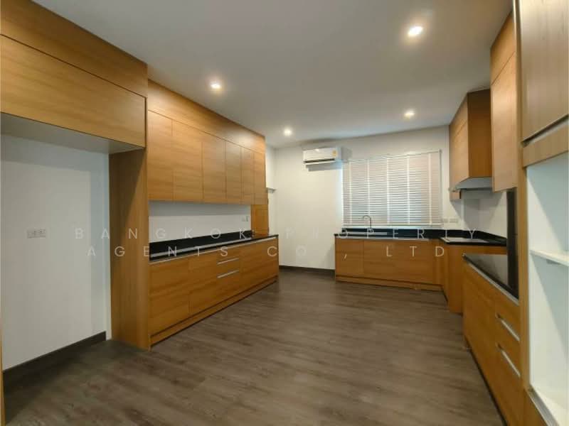 Single House Sukhumvit 65 Ekkamai, Bangkok, Phra Kanong Nua, Watthana, Bangkok, 4 Bedrooms, 330 sqm, Single Detached House For Sale, by BANGKOK PROPERTY AGENTS CO., LTD., 500162584 - DDproperty.com