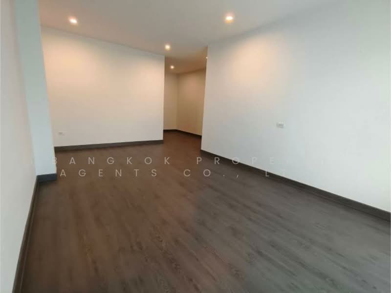 Single House Sukhumvit 65 Ekkamai, Bangkok, Phra Kanong Nua, Watthana, Bangkok, 4 Bedrooms, 330 sqm, Single Detached House For Sale, by BANGKOK PROPERTY AGENTS CO., LTD., 500162584 - DDproperty.com