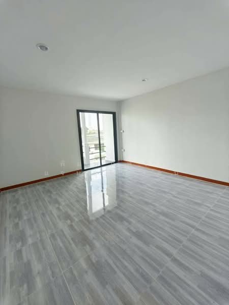 Suthavee Cluster House : สุธาวี คลัสเตอร์เฮ้าส์, สมุทรปราการ, ถนนบางพลี-ตำหรุ, บางพลีใหญ่, บางพลี, สมุทรปราการ, 200 ตร.ม., ทาวน์เฮ้าส์ ให้เช่า, โดย พิมพ์ภัทรา แจ่มอุลิตรัตน, 500162649 - DDproperty.com