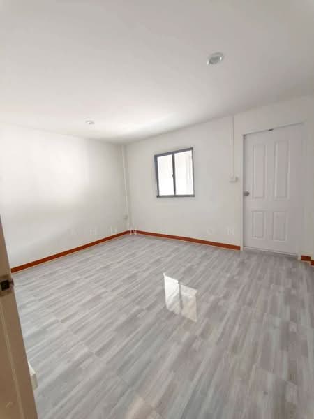 For Rent! 3-Storey Townhome | Pet Friendly | Company Registration Allowed (SPSSR97), Samut Prakan, ถ. เทพารักษ์ หม.10, Thepharak, Muang Samut Prakarn, Samut Prakan, 4 Bedrooms, 72 sqm, Townhouse For Rent, by Khun Poon, 500162723 - DDproperty.com