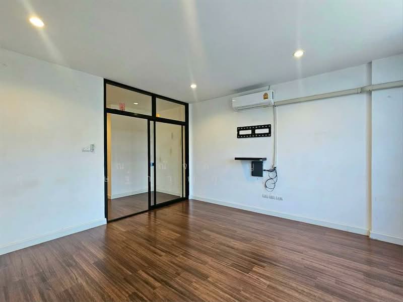 อาคารพาณิชย์ 4 ชั้น 26.6 ตร.ว. หมู่บ้านเดอะรักษ์ รามอินทรา 65 ใกล้ตลาดถนอมมิตร, กรุงเทพ, ท่าแร้ง, บางเขน, กรุงเทพ, 295 ตร.ม., ตึกแถว-อาคารพาณิชย์ ขาย, โดย คุณ ณัจภสิญาค์ ศุภควัษฐ์กาญกุล (ณิชชา), 500162763 - DDproperty.com