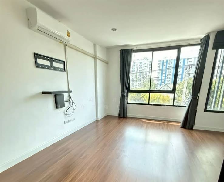 For Sale - อาคารพาณิชย์ 4 ชั้น 26.6 ตร.ว. หมู่บ้านเดอะรักษ์ รามอินทรา 65 ใกล้ตลาดถนอมมิตร, Bangkok