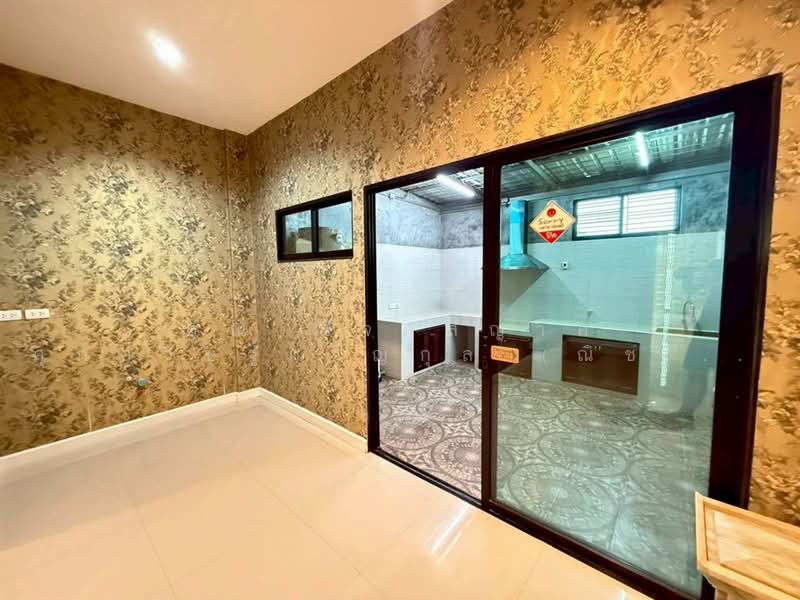 For Sale - อาคารพาณิชย์ 4 ชั้น 26.6 ตร.ว. หมู่บ้านเดอะรักษ์ รามอินทรา 65 ใกล้ตลาดถนอมมิตร, Bangkok